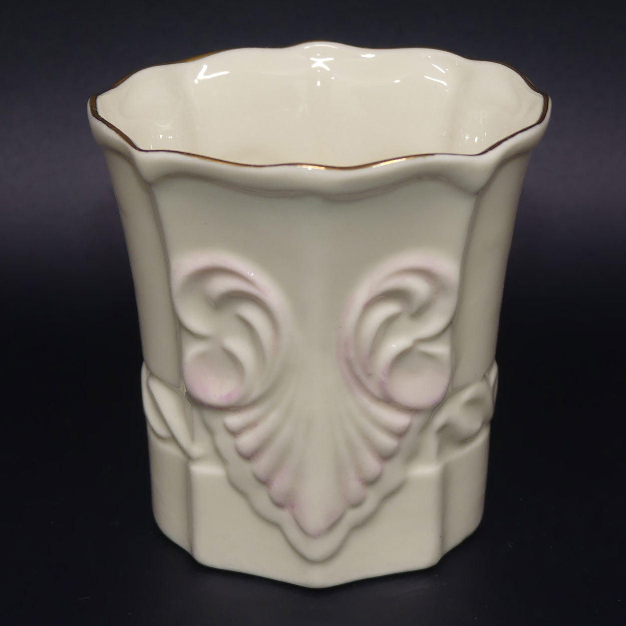 belleek-shell-pattern-beaker-millenium-mark