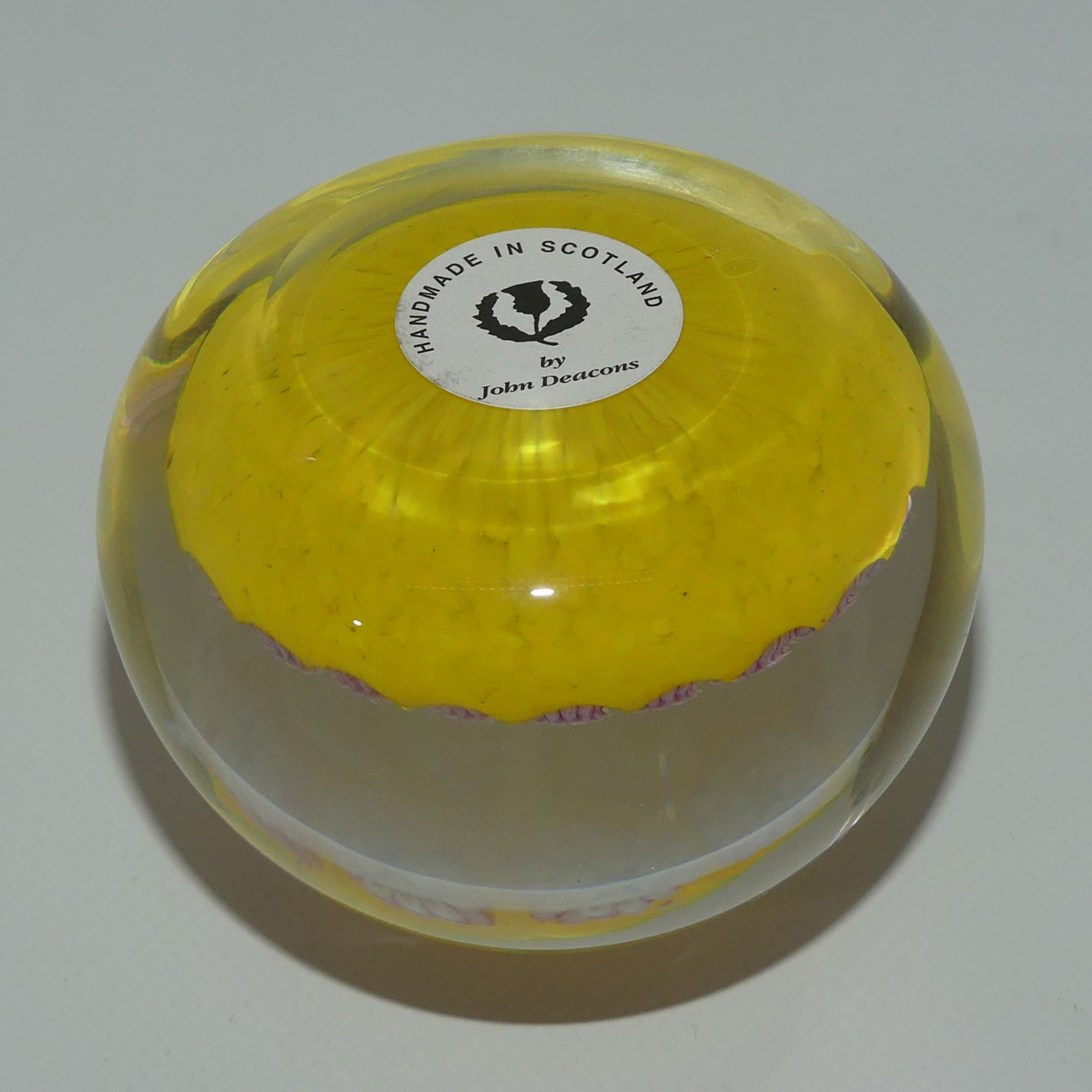 john-deacons-scotland-millefiori-5-spoke-small-paperweight-buttercup