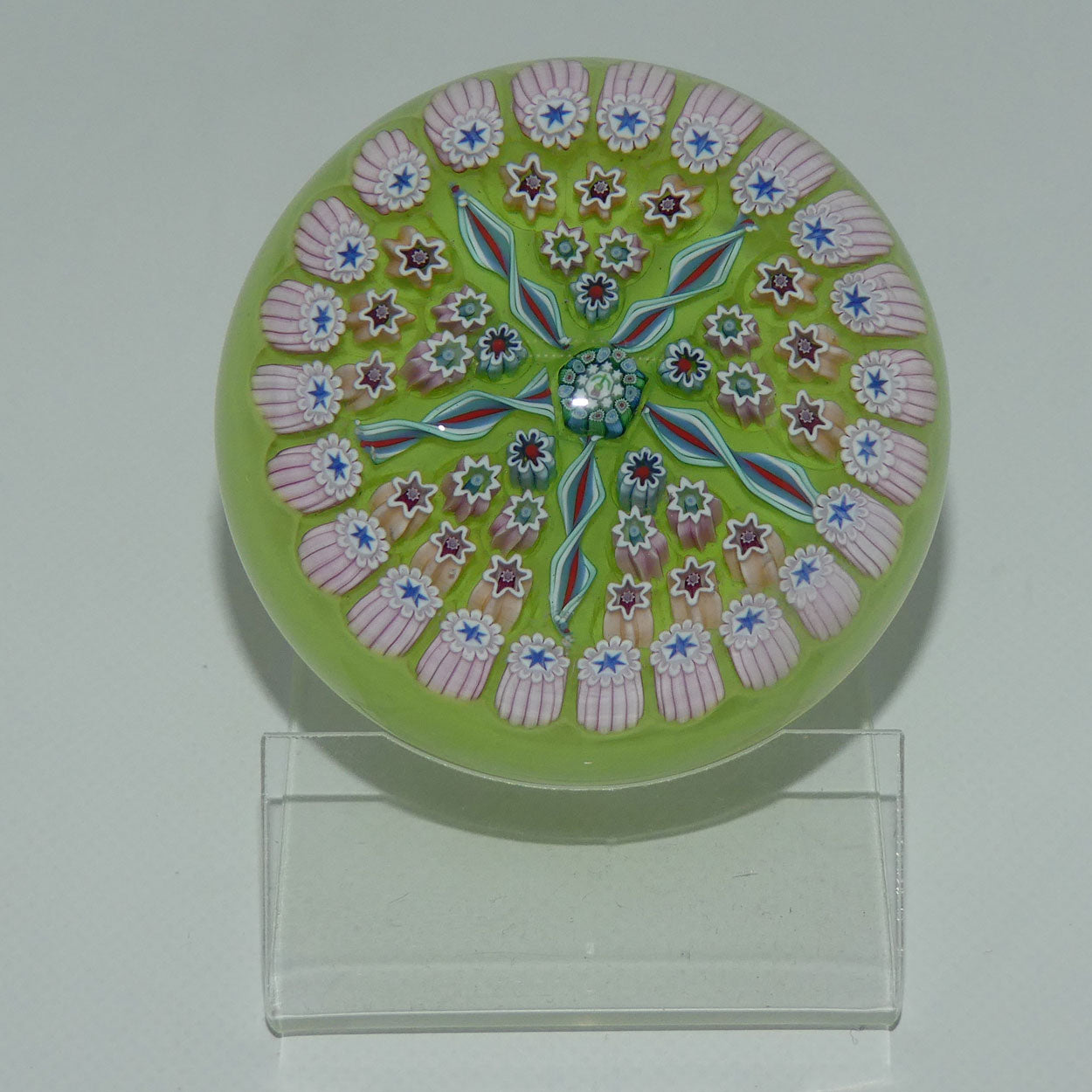 john-deacons-scotland-millefiori-5-spoke-small-paperweight-lime