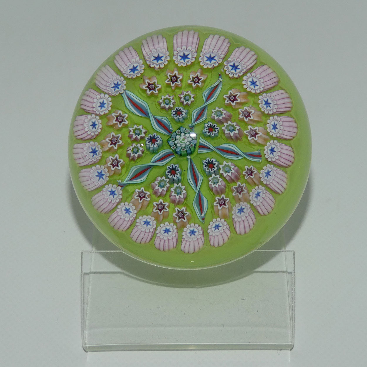 john-deacons-scotland-millefiori-5-spoke-small-paperweight-lime