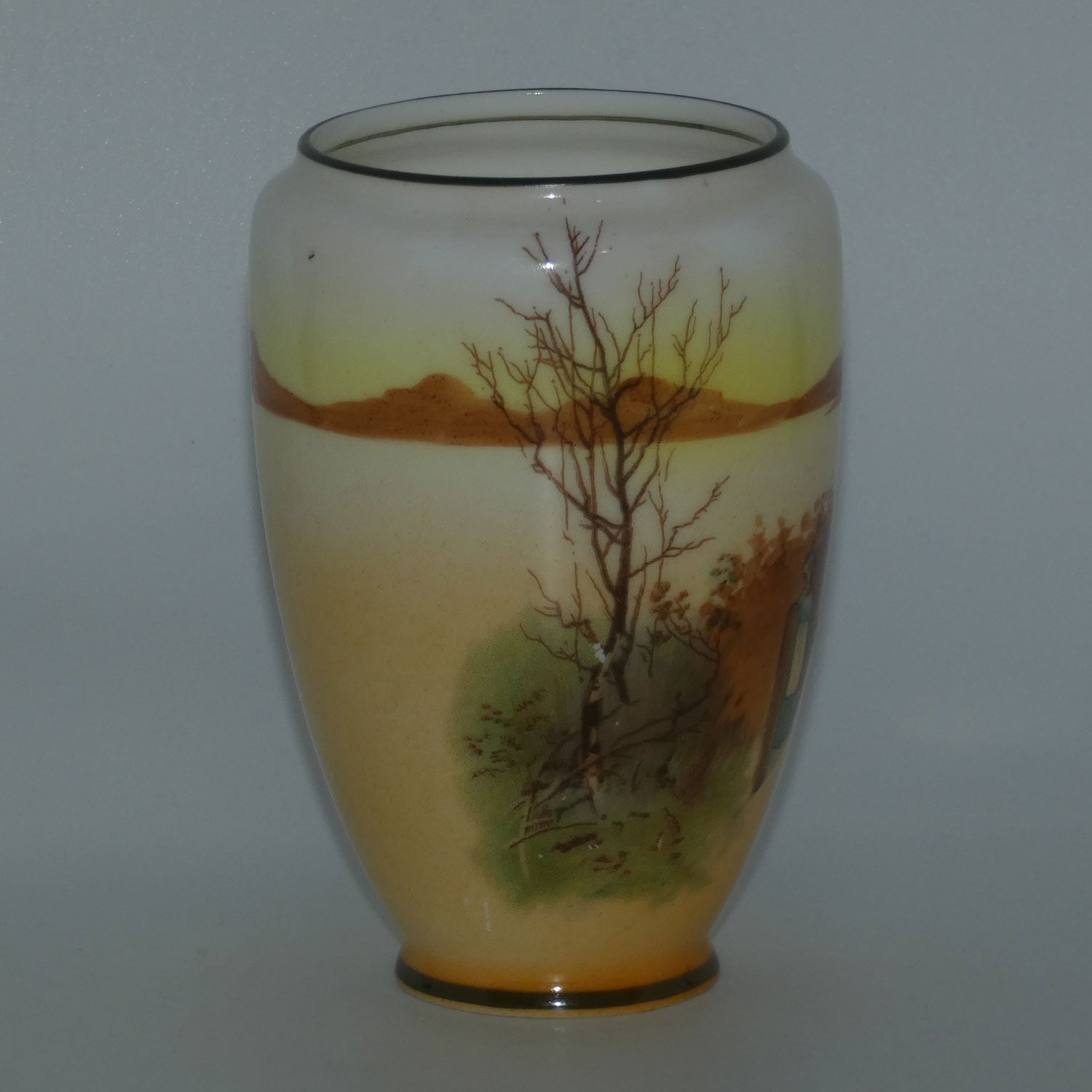 royal-doulton-coaching-days-small-vase-e3804