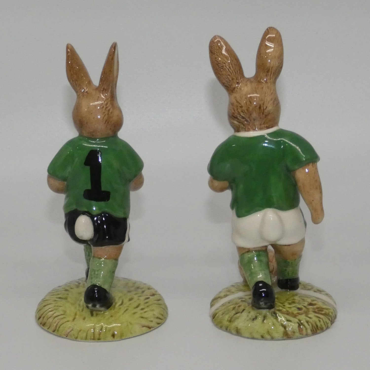 db116-117-royal-doulton-bunnykins-goalkeeper-footballer-set-green