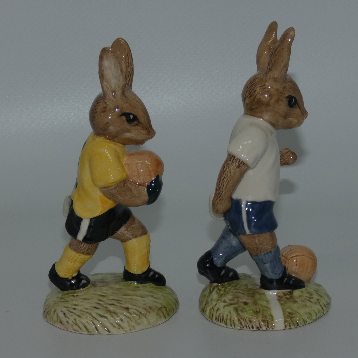 db120-121-royal-doulton-bunnykins-goalkeeper-footballer-set-yellow-white