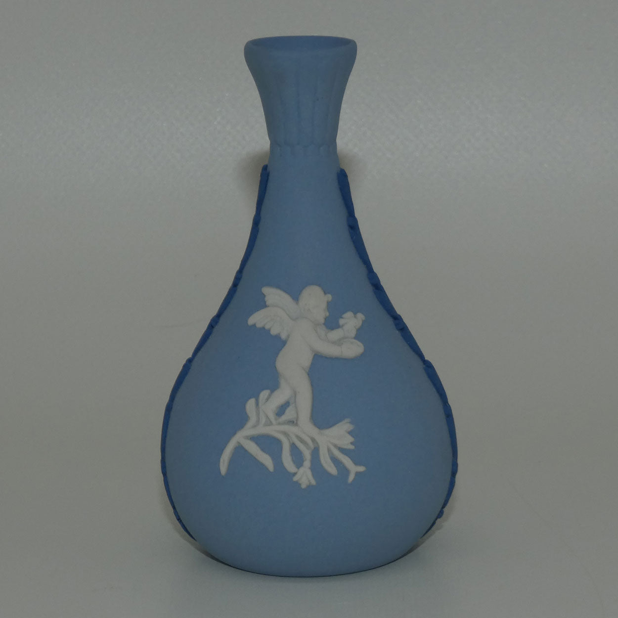 wedgwood-jasper-seasons-twcs-mini-bud-vase-spring