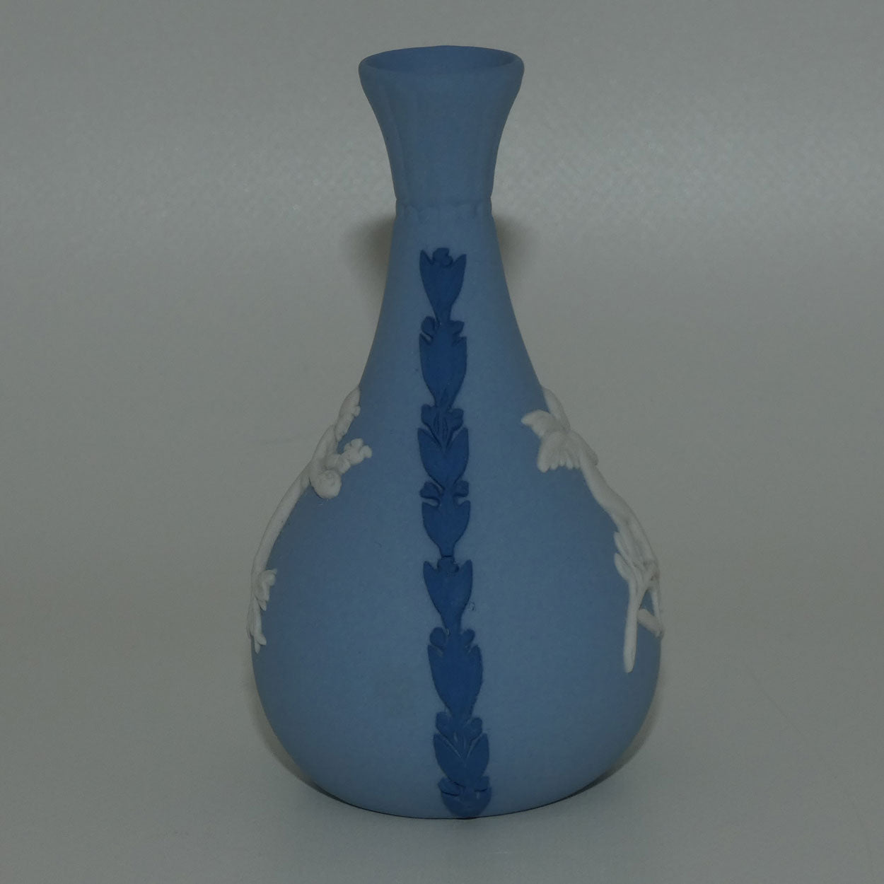 wedgwood-jasper-seasons-twcs-mini-bud-vase-spring