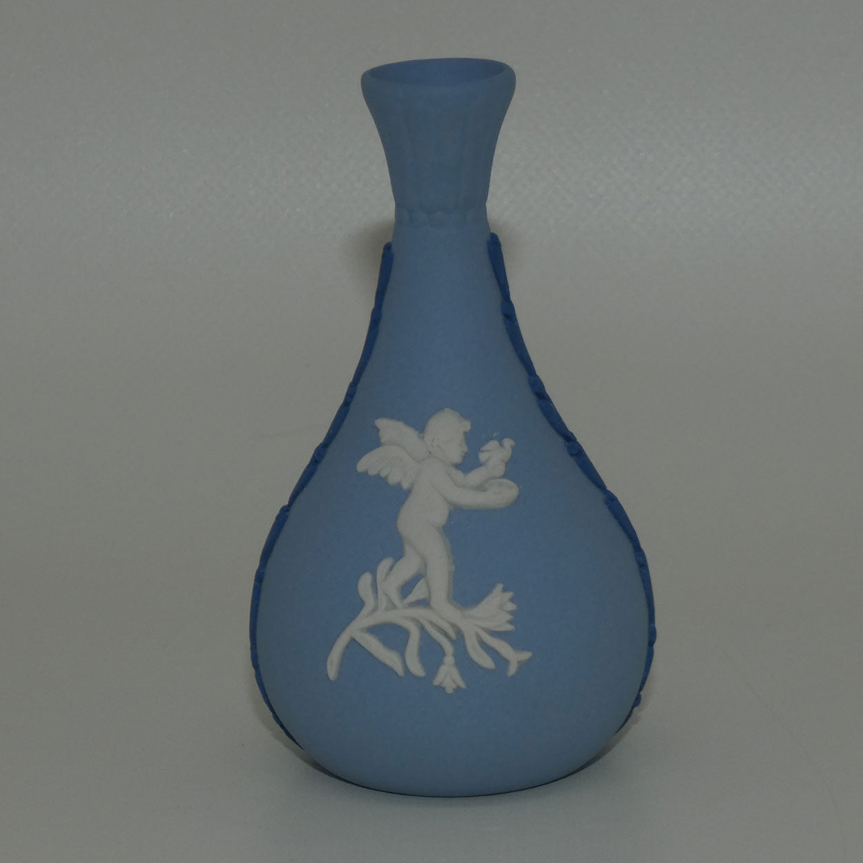 wedgwood-jasper-seasons-twcs-mini-bud-vase-spring