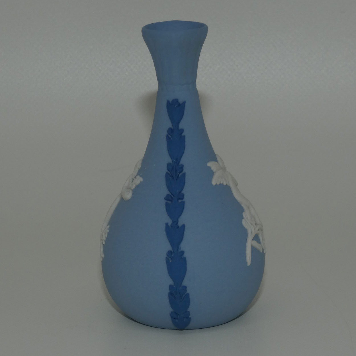 wedgwood-jasper-seasons-twcs-mini-bud-vase-spring