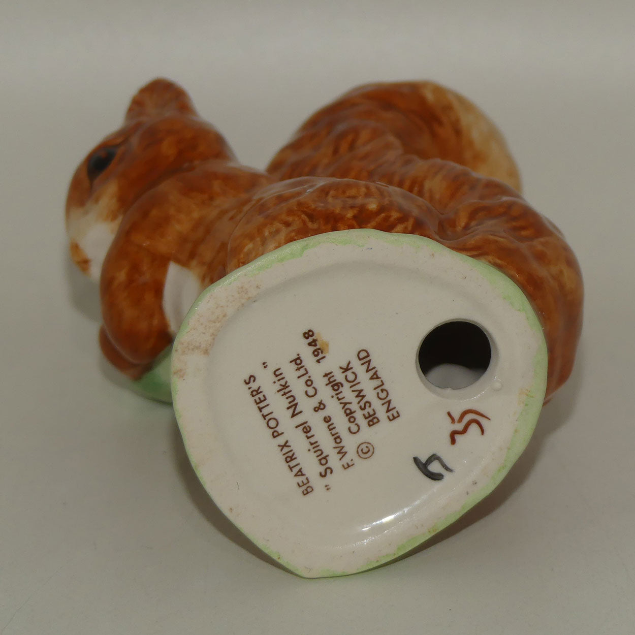 beswick-beatrix-potter-squirrel-nutkin-green-apple-bp3b-2