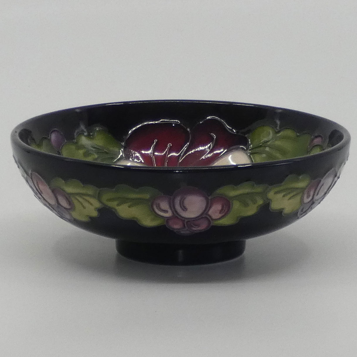 moorcroft-study-in-velvet-201-4-bowl-ltd-ed