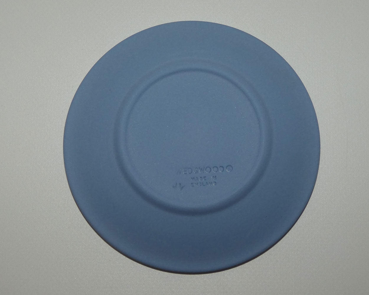 wedgwood-jasper-white-on-pale-blue-three-graces-tiny-plate-7-5cm