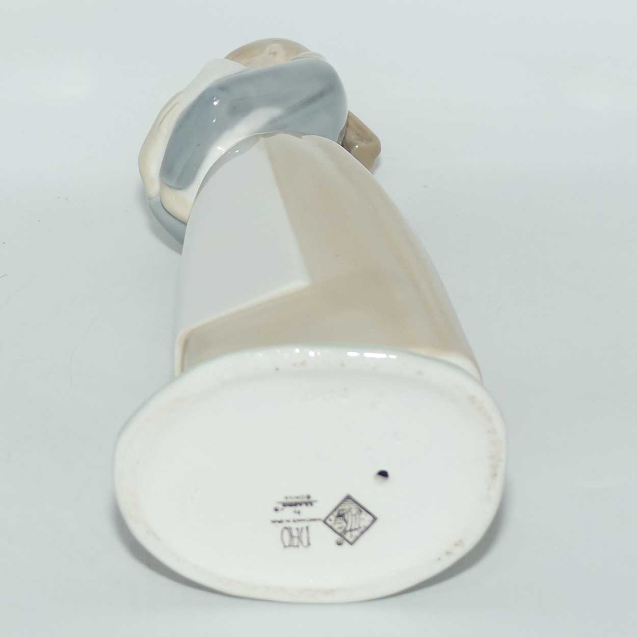 Nao by Lladro figure Girl with Goose  #0025