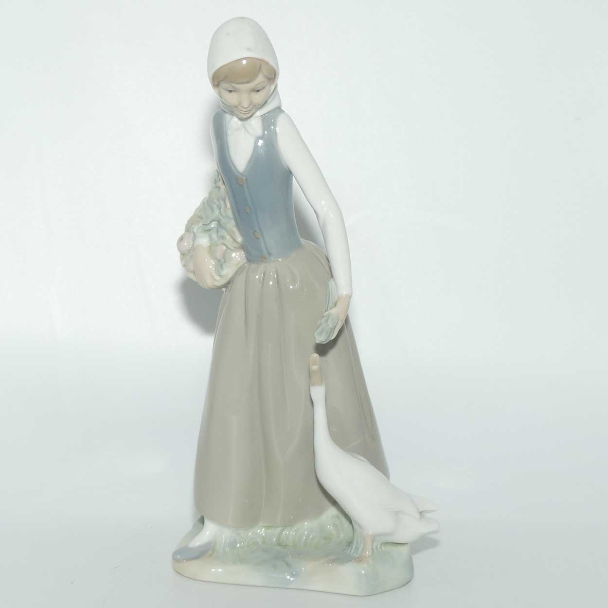 Nao by Lladro figure Girl with Ducks #0026