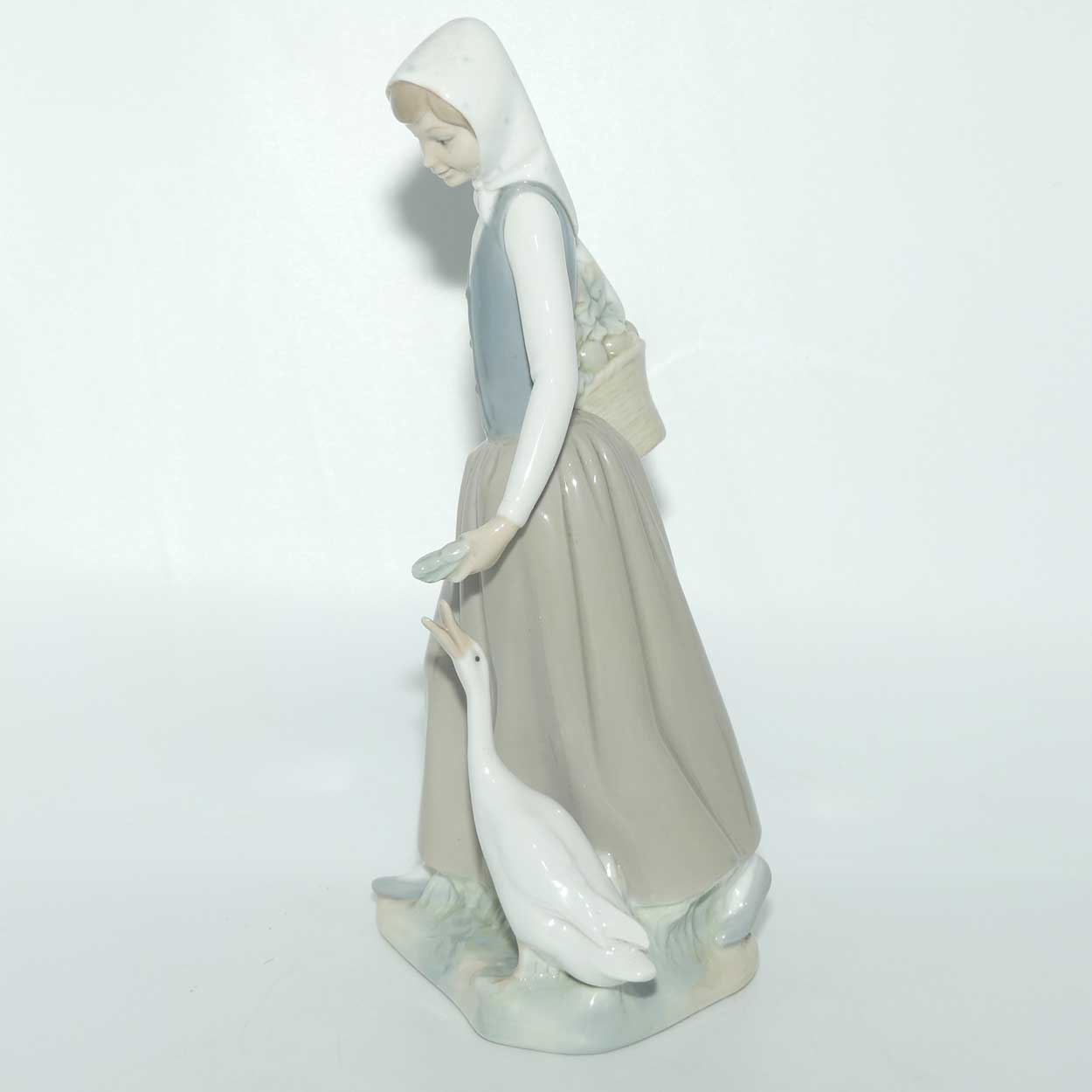 Nao by Lladro figure Girl with Ducks #0026