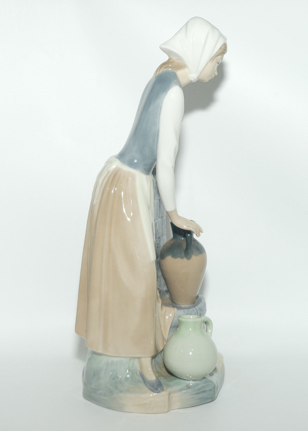 Nao by Lladro figure Girl at Fountain | #0136