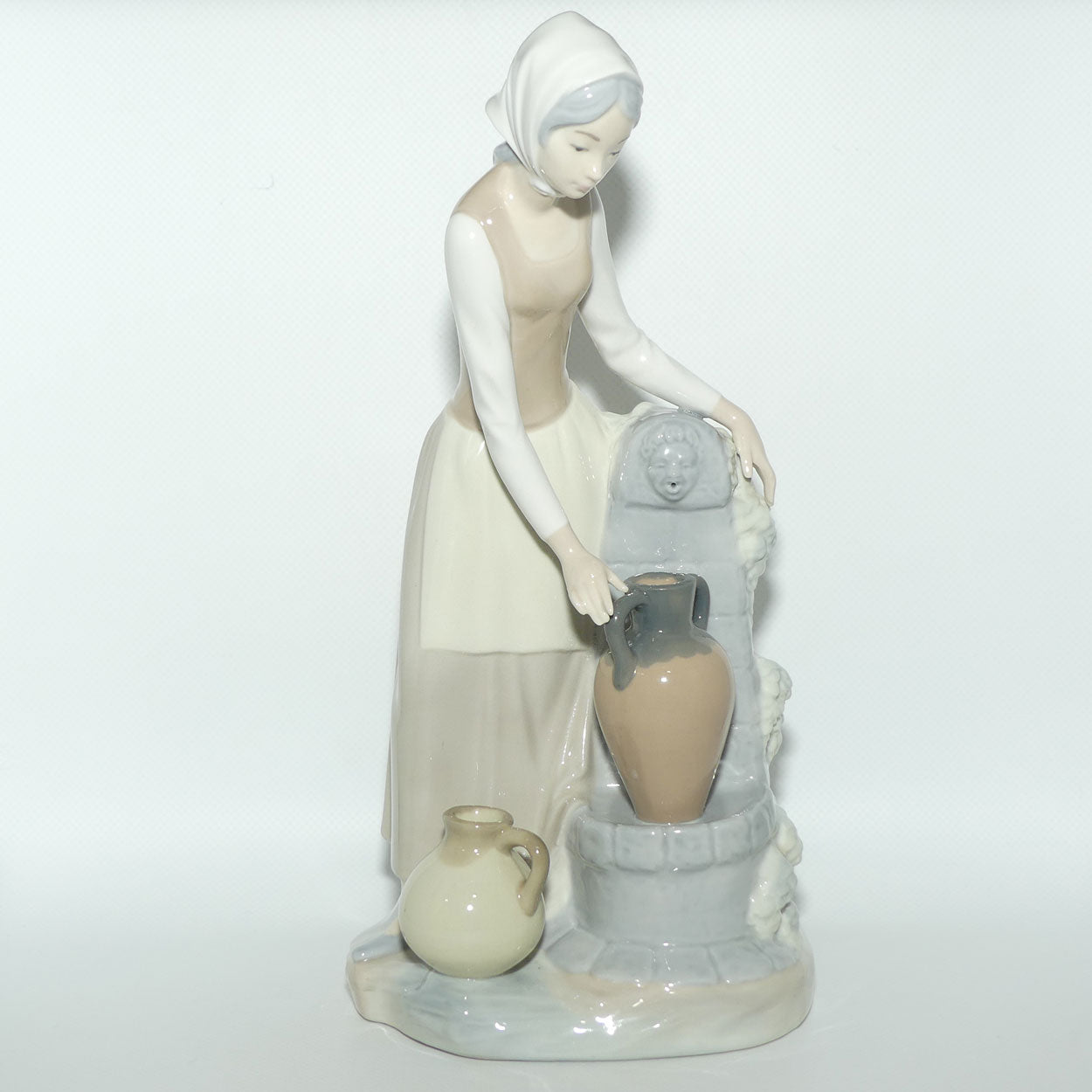 Nao by Lladro figure Girl at Fountain | #0136