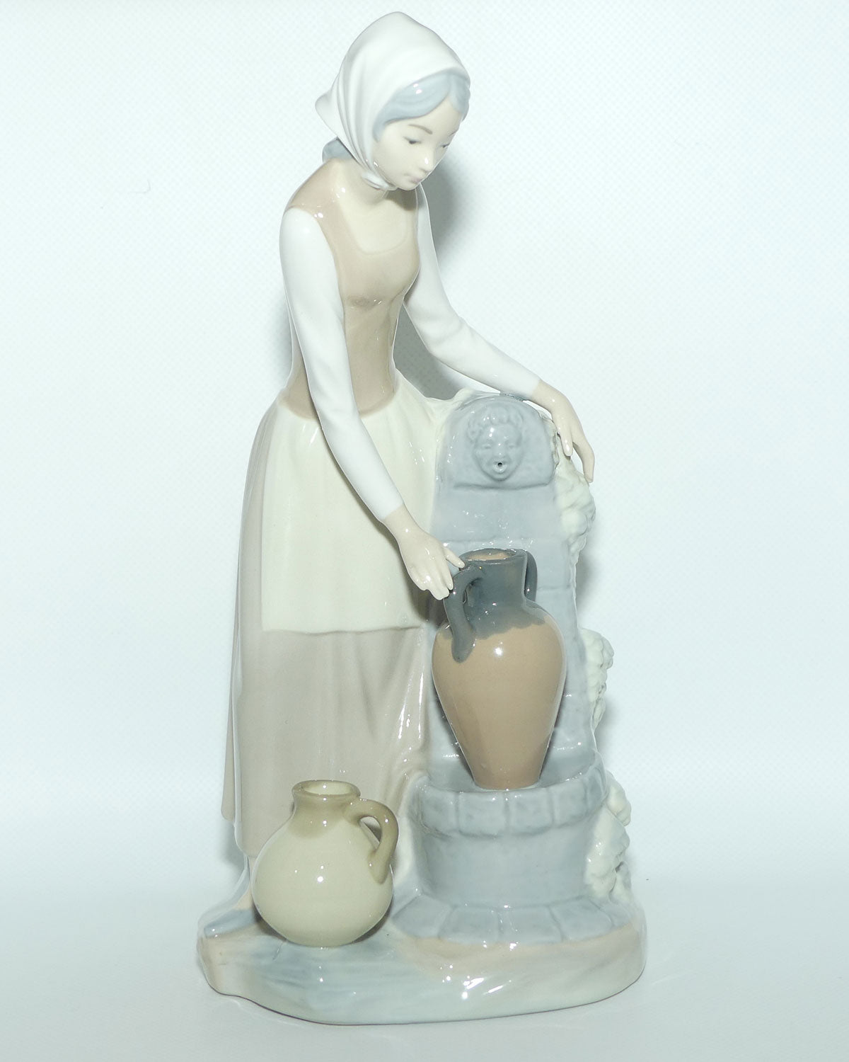 Nao by Lladro figure Girl at Fountain | #0136