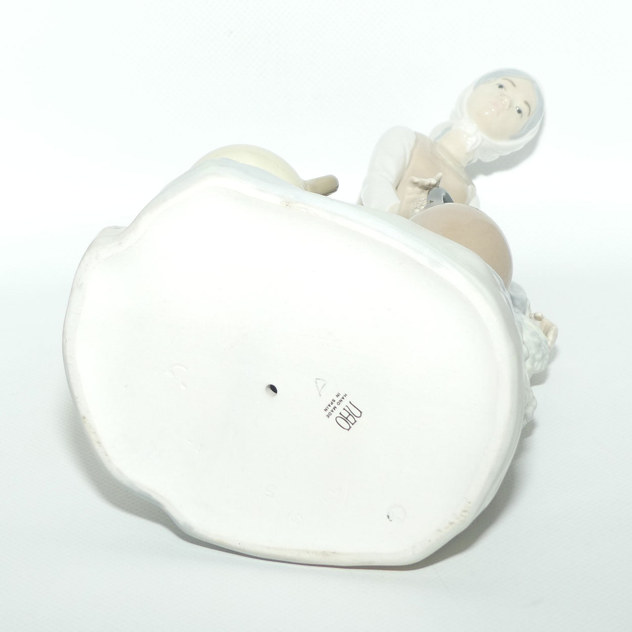 Nao by Lladro figure Girl at Fountain | #0136