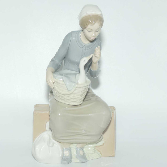 Nao by LLadro figure To the City #0141