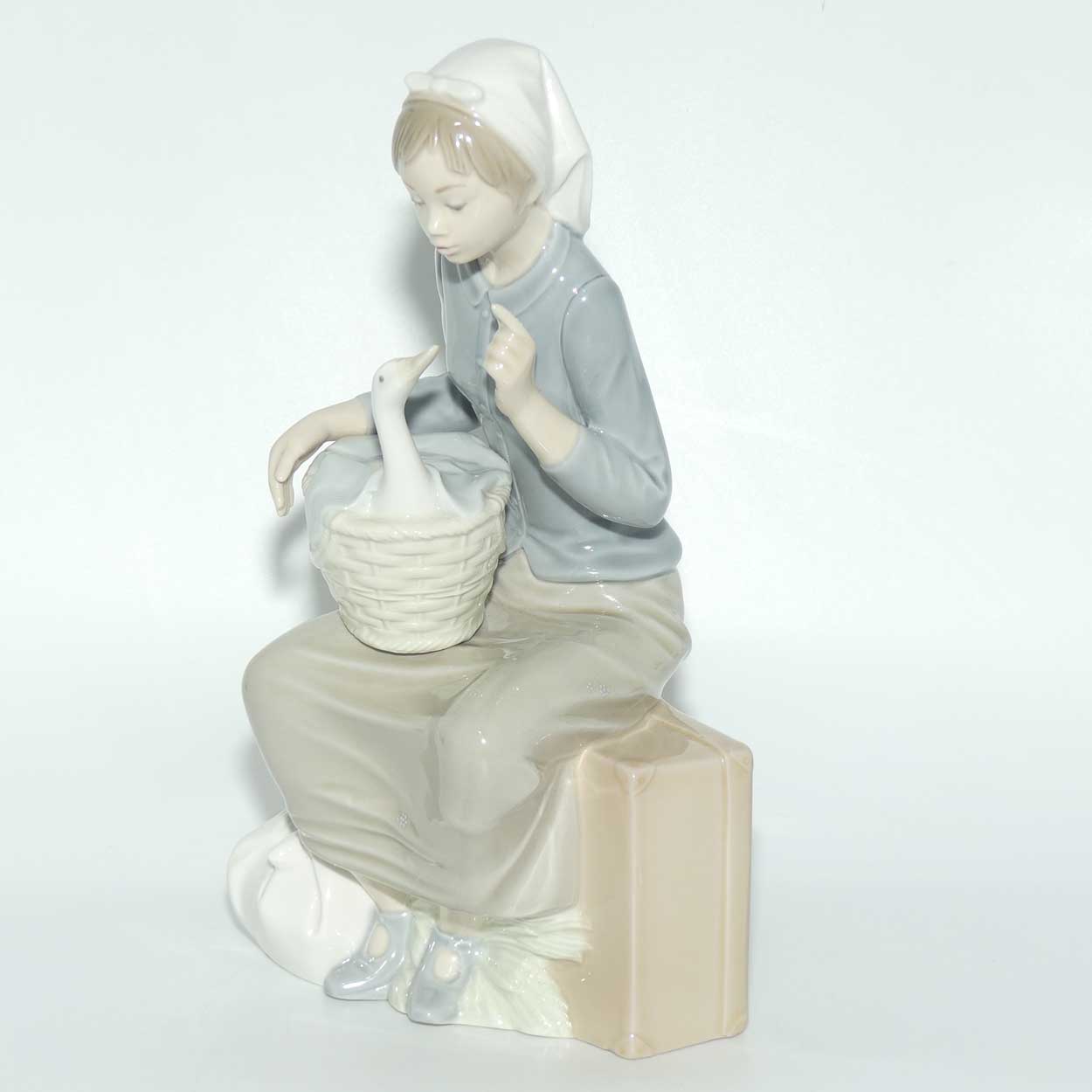 Nao by LLadro figure To the City #0141