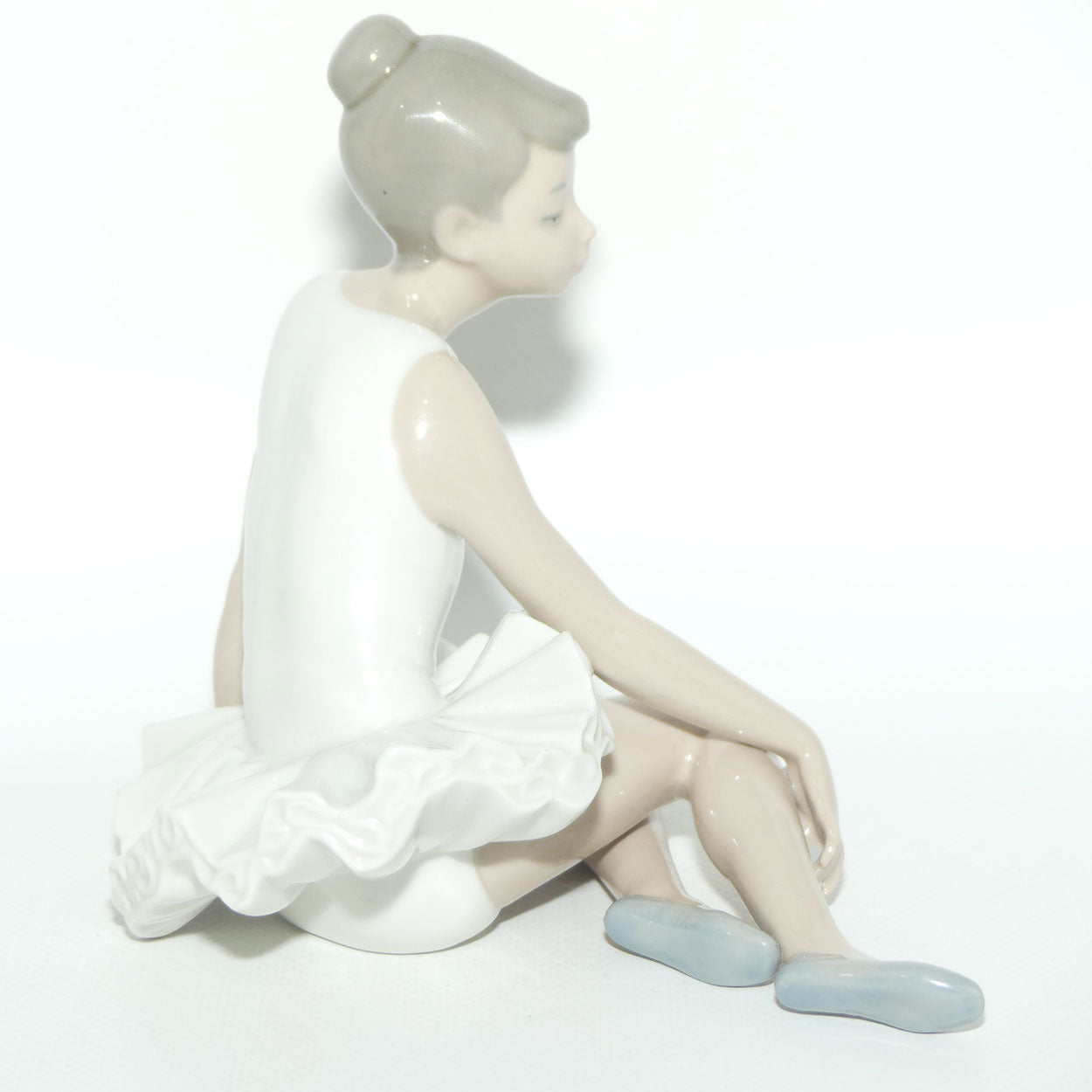 Nao by Lladro figure Seated Ballet | #0147