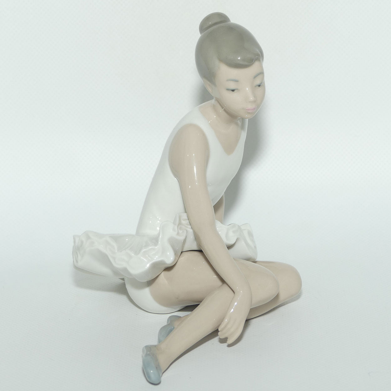 Nao by Lladro figure Seated Ballet | #0147