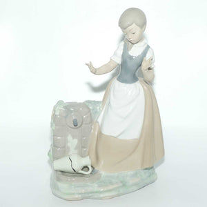 Nao by Lladro figure Girl with Broken Jar #0223