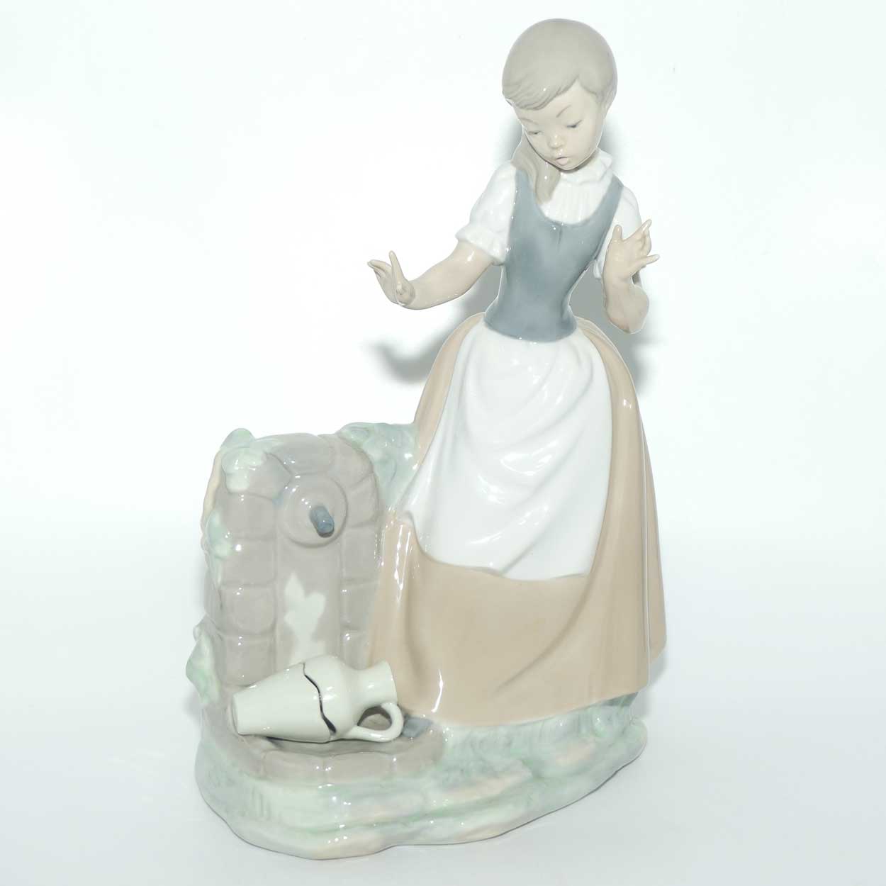 Nao by Lladro figure Girl with Broken Jar #0223