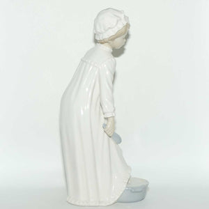 Nao by Lladro figurine Boy Washing His Feet | #0231