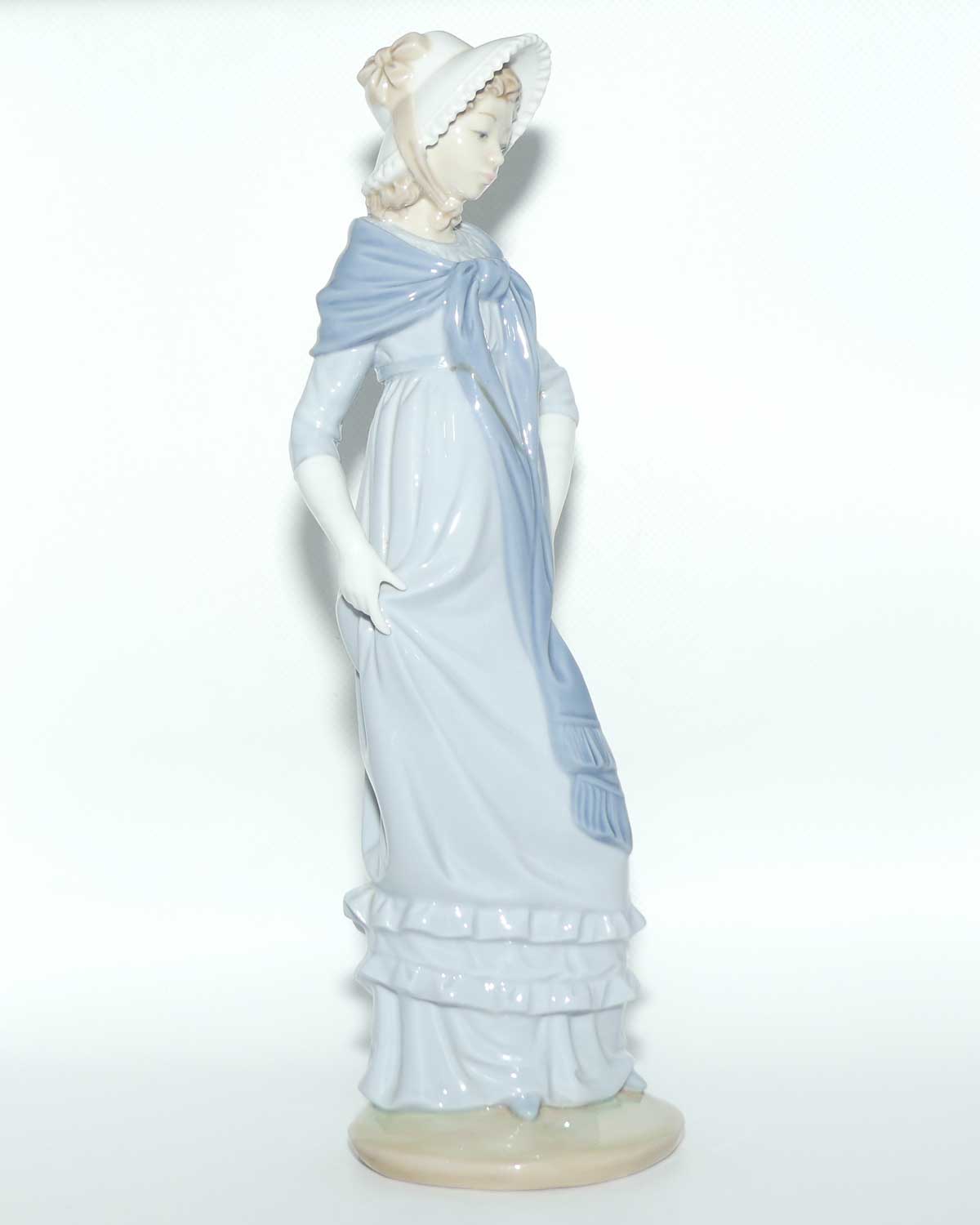 Nao by Lladro figure Lady with Shawl | #0290 | Gloss
