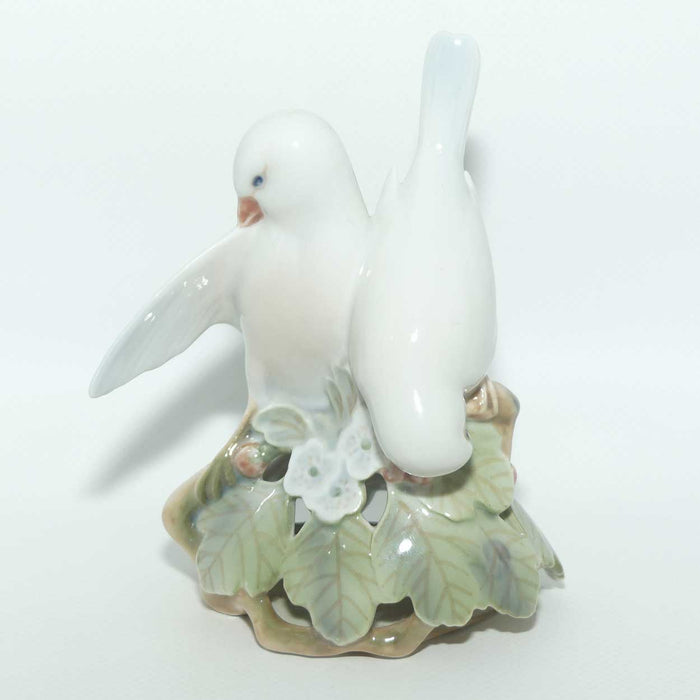 Royal Copenhagen Denmark figure 065 | Lovebirds