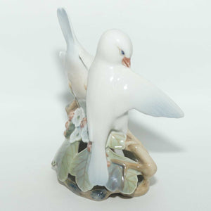 Royal Copenhagen Denmark figure 065 | Lovebirds