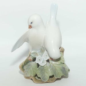 Royal Copenhagen Denmark figure 065 | Lovebirds