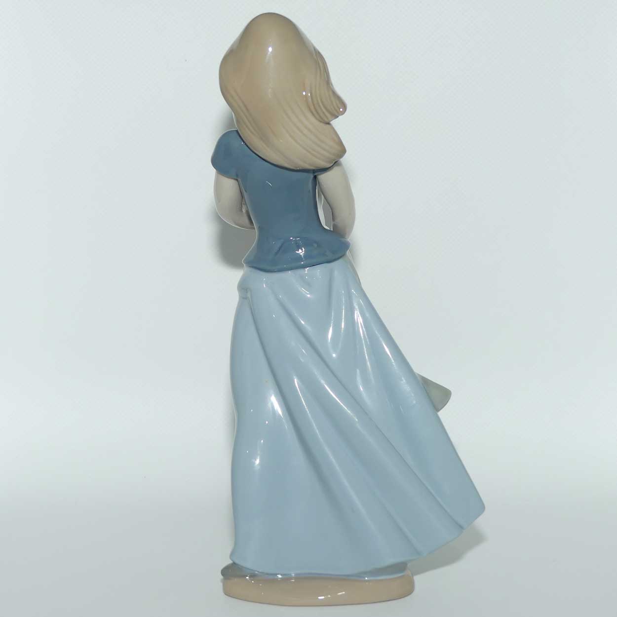 Nao by Lladro figure Country Girl with Rabbit | 0762