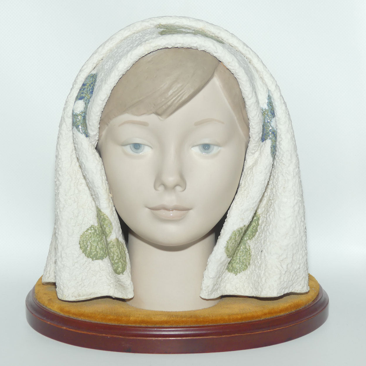 Lladro bust Girls Head fixed on wooden base | #1003