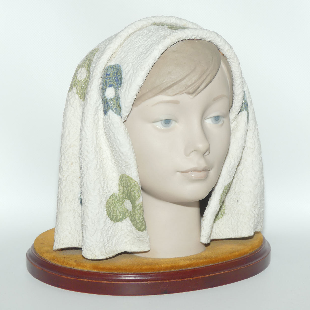 Lladro bust Girls Head fixed on wooden base | #1003