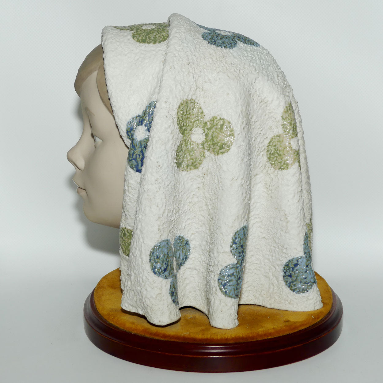 Lladro bust Girls Head fixed on wooden base | #1003