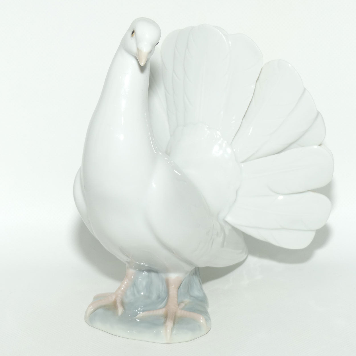 Lladro figure Fantail Pigeon | Dove | #1016
