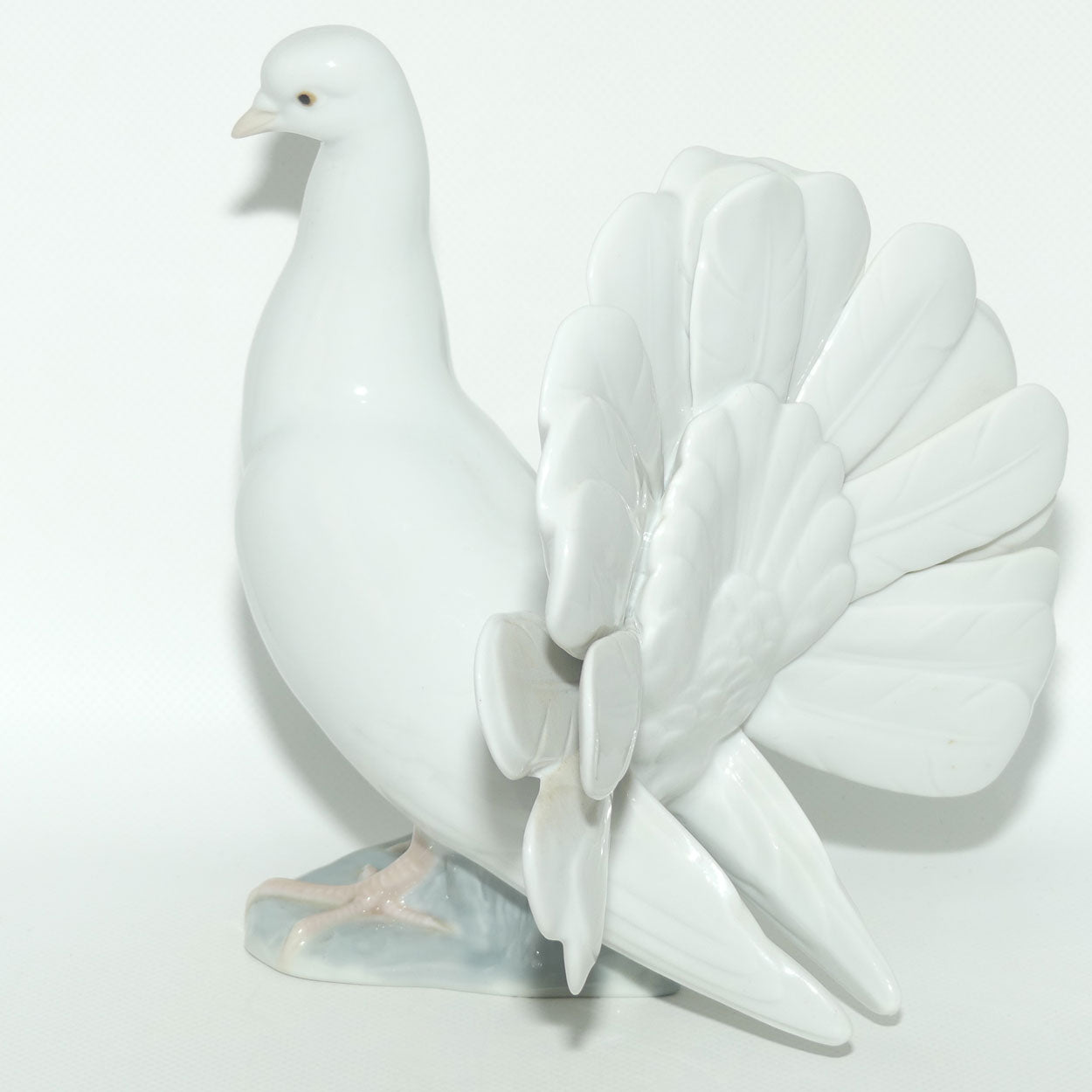 Lladro figure Fantail Pigeon | Dove | #1016