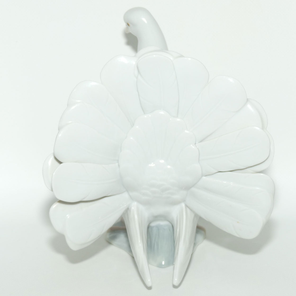 Lladro figure Fantail Pigeon | Dove | #1016