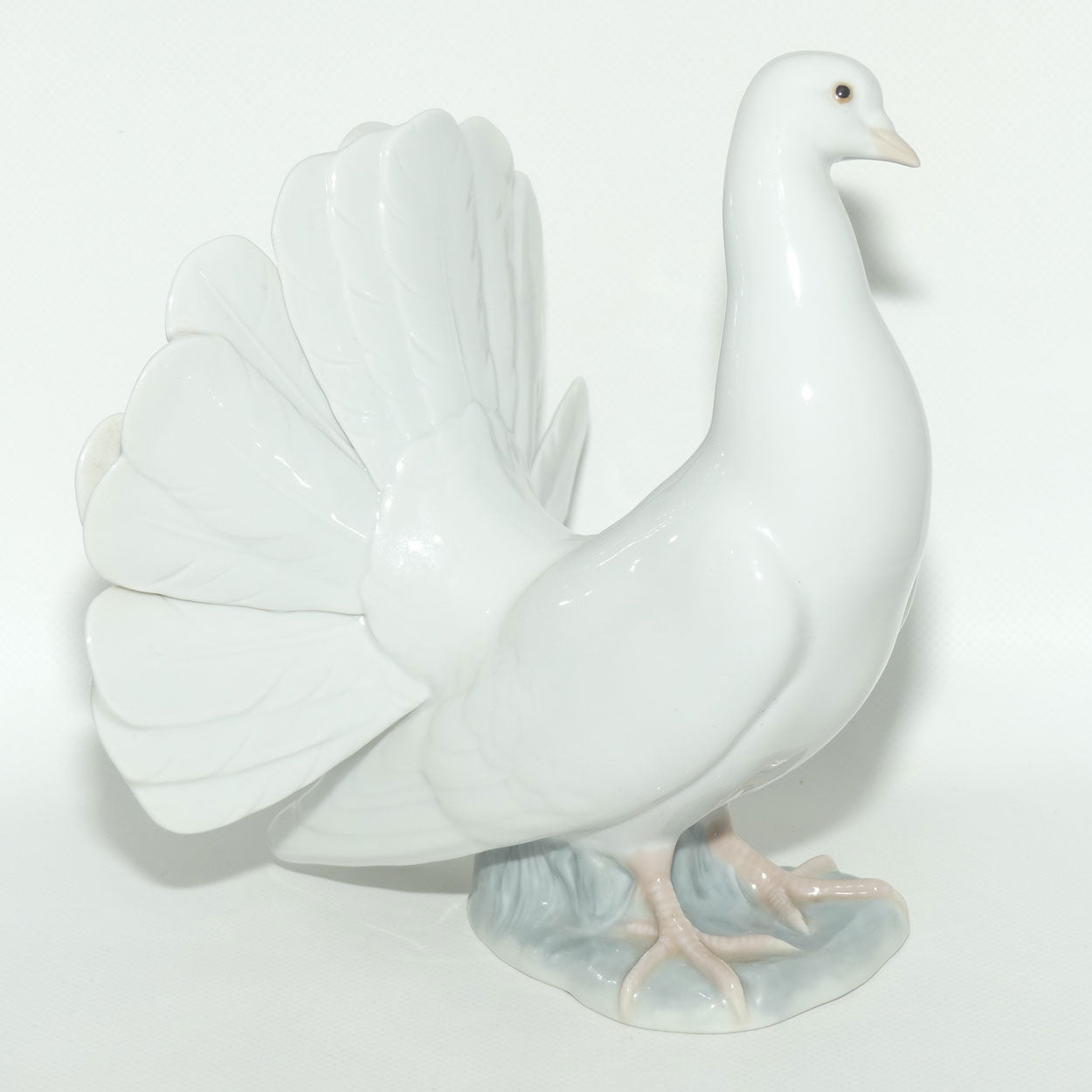 Lladro figure Fantail Pigeon | Dove | #1016