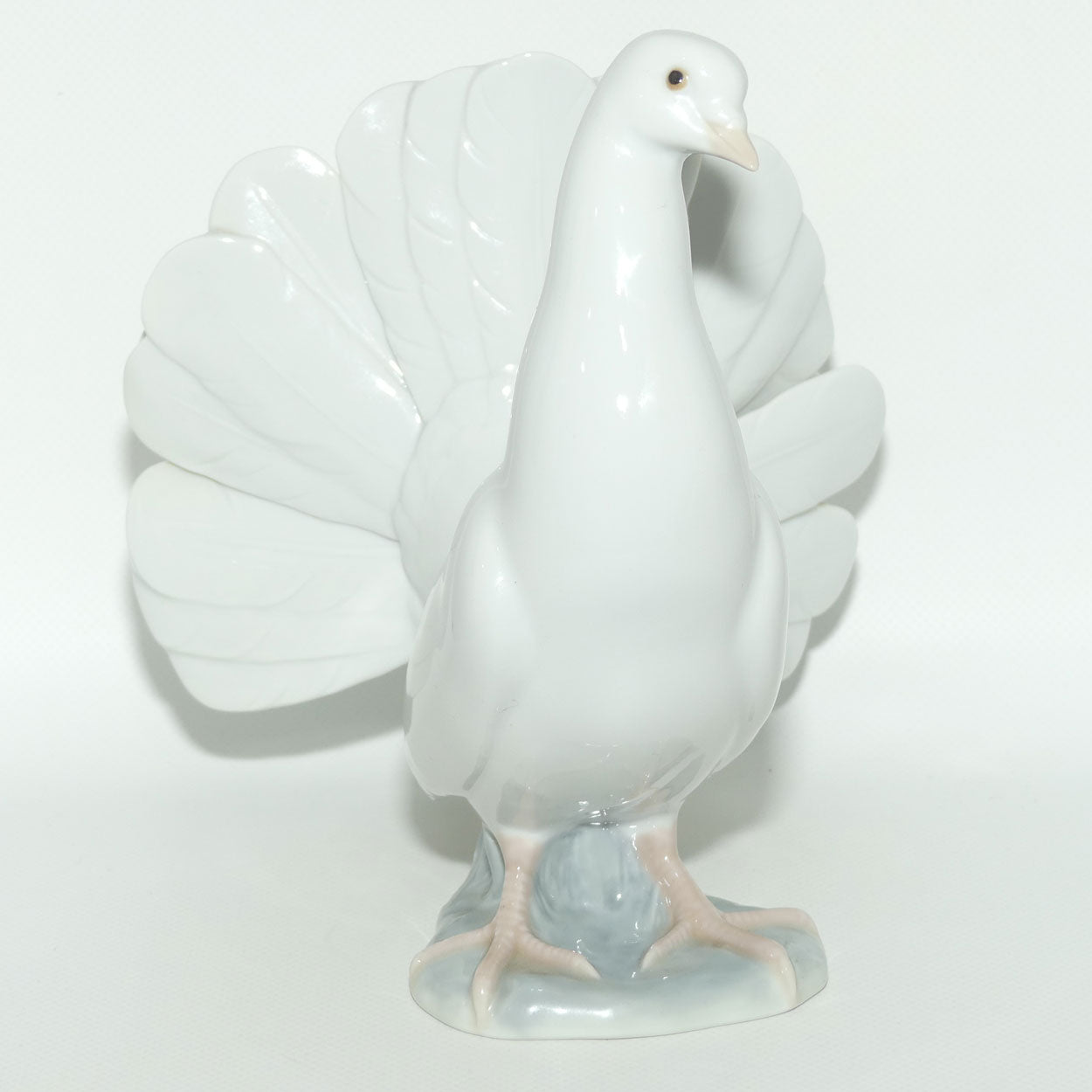 Lladro figure Fantail Pigeon | Dove | #1016