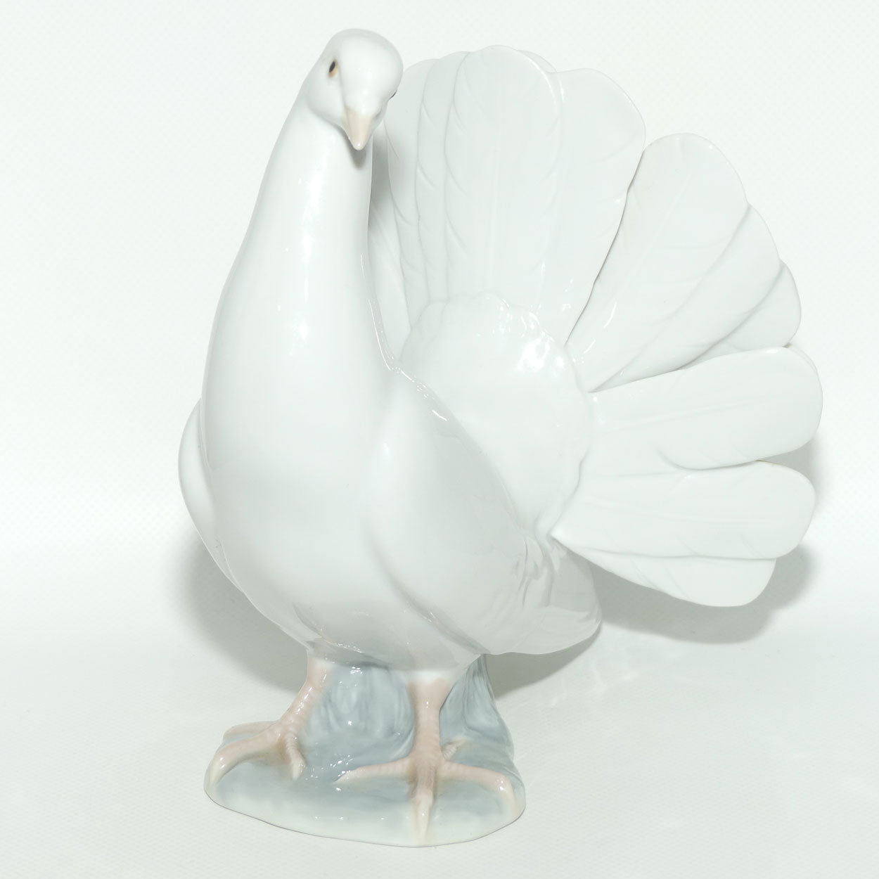 Lladro figure Fantail Pigeon | Dove | #1016