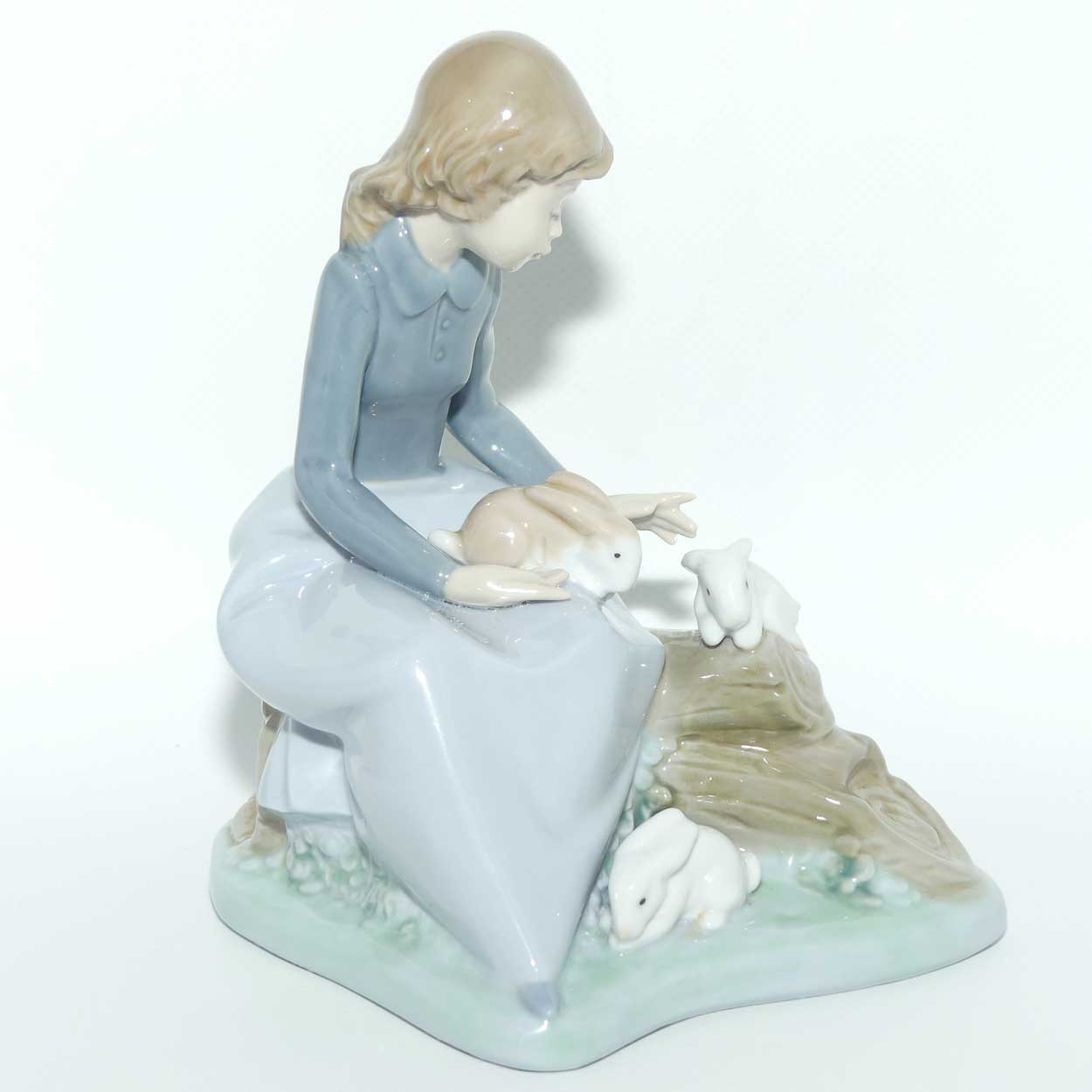 Nao by Lladro figure Young Girl with 3 Rabbits | 1026 | #2