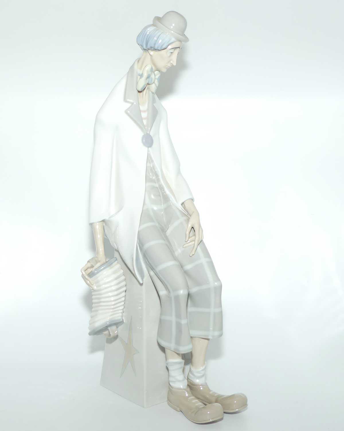 Lladro figure Clown with Concertina | Gloss | #1027