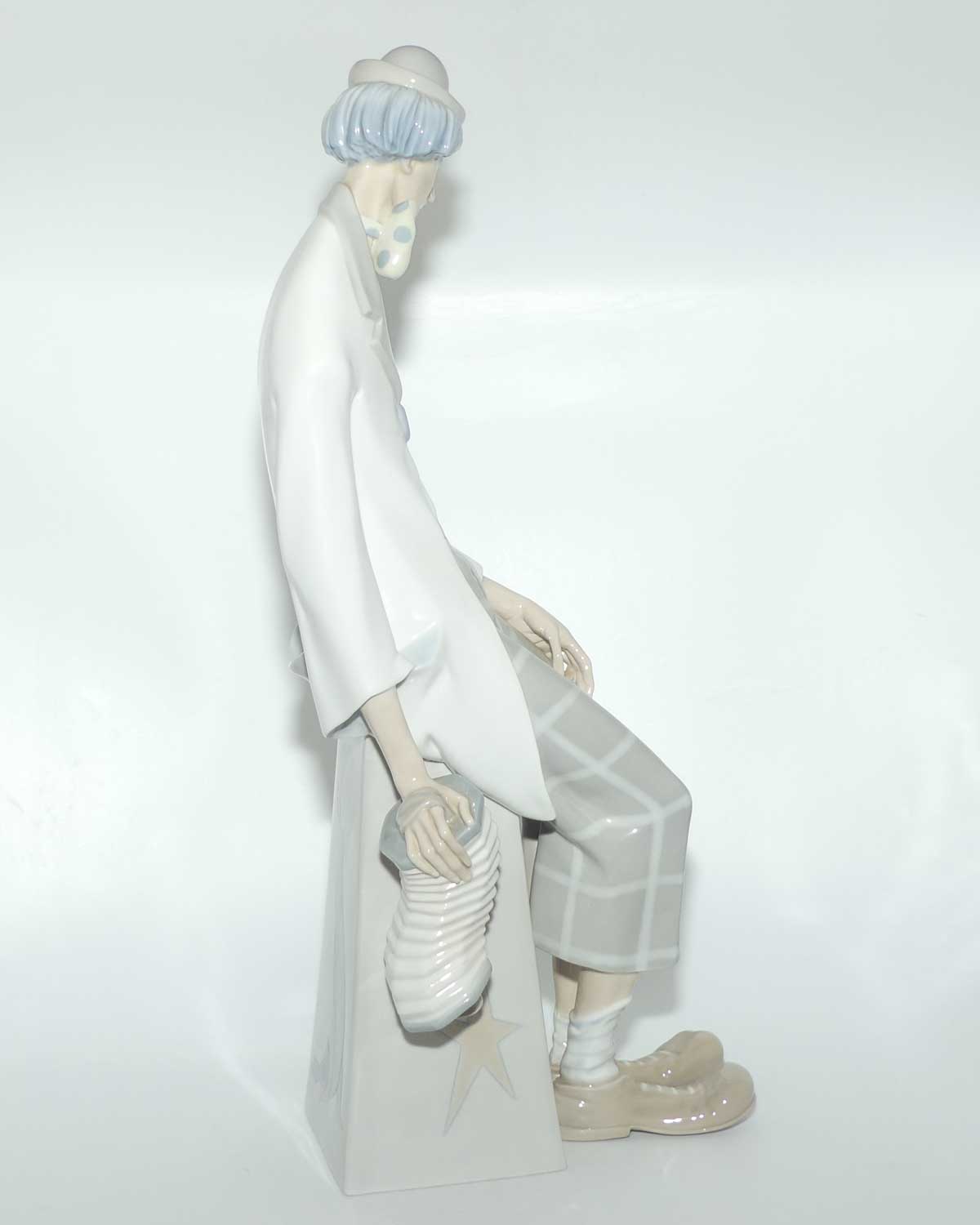 Lladro figure Clown with Concertina | Gloss | #1027