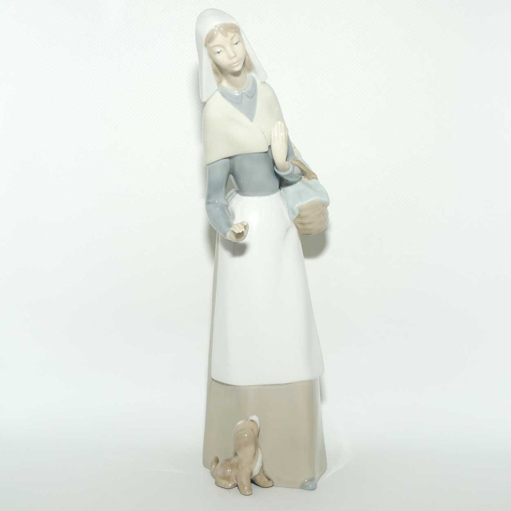 Lladro figure Shepherdess with Dog | Girl with a Basket #1034