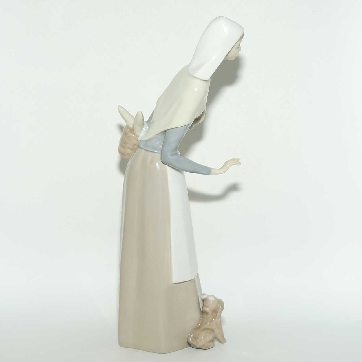 Lladro figure Shepherdess with Dog | Girl with a Basket #1034