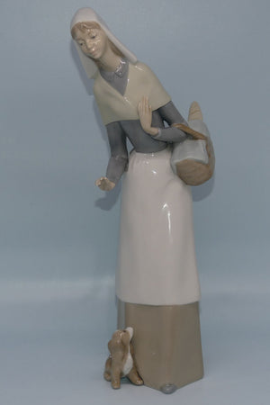 Lladro figure Shepherdess with Dog | Girl with a Basket #1034