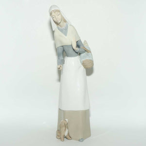 Lladro figure Shepherdess with Dog | Girl with a Basket #1034