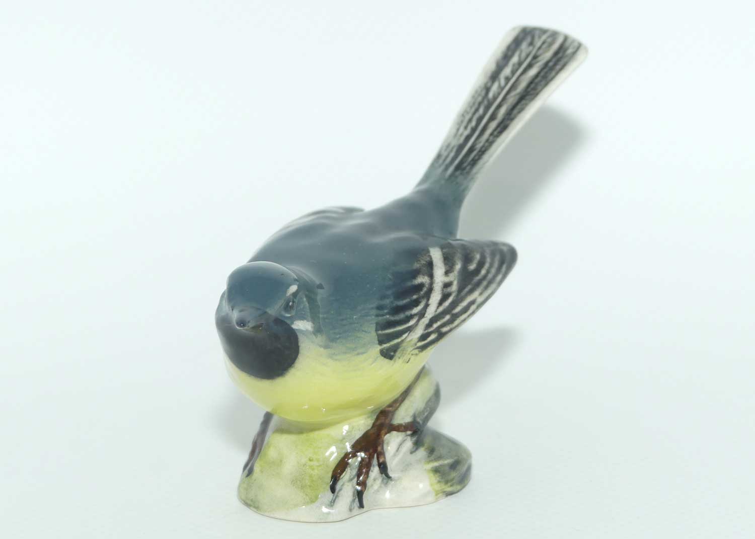 #1041B Beswick Grey Wagtail | Head Up | Gloss